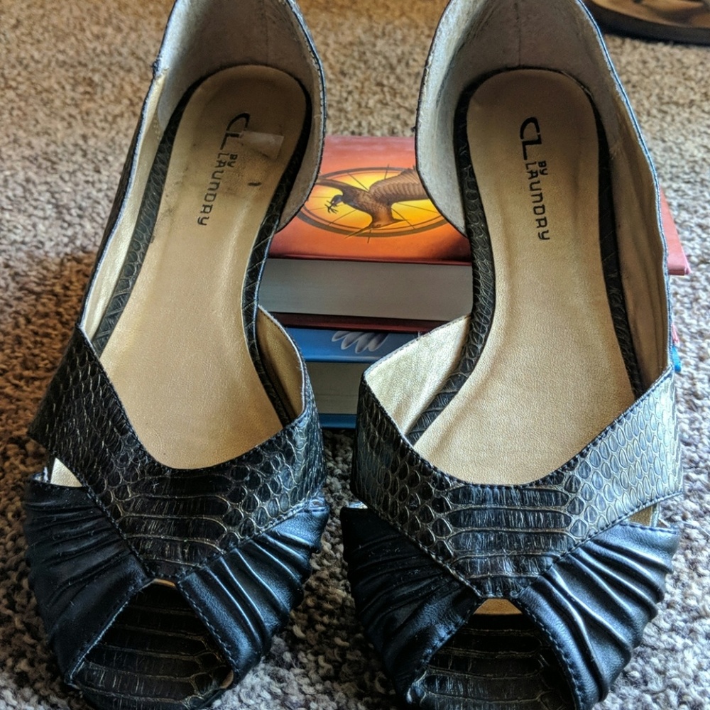 Women's size 9 CL by Laundry shoes